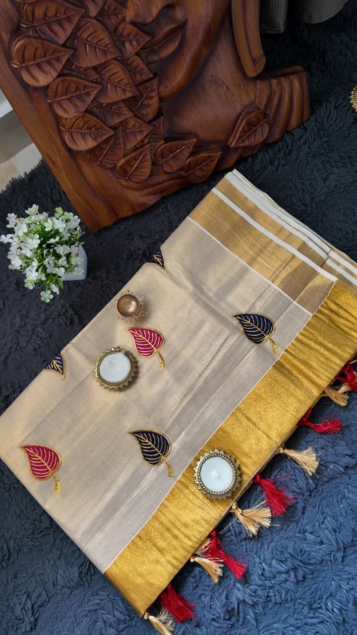 Elegant Leaf Motif Kasavu Saree with Golden Border - Image 2